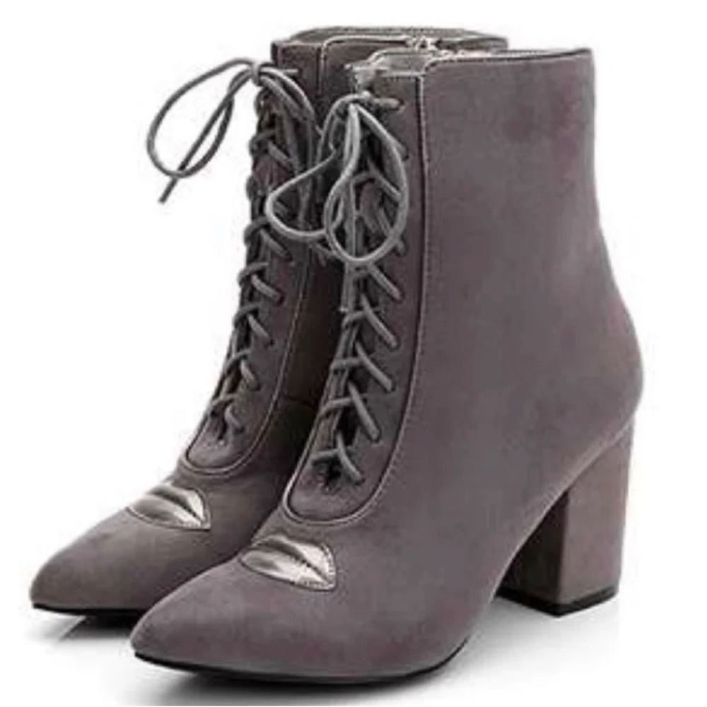 MACKIN KISS Lace Up Ankle Boots Faux Suede Gray chunky heel boot woman size 5.5